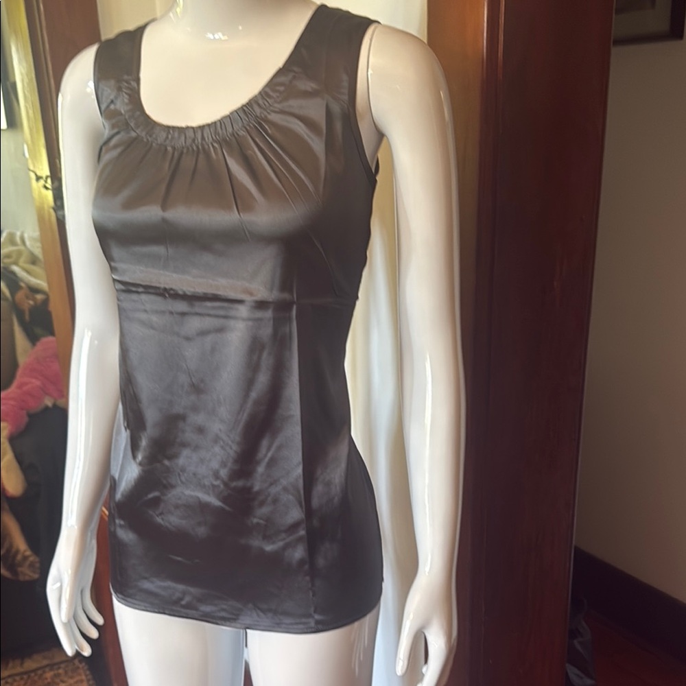 NWT size XS northern reflections Sleek Black Satin Sleeveless Top